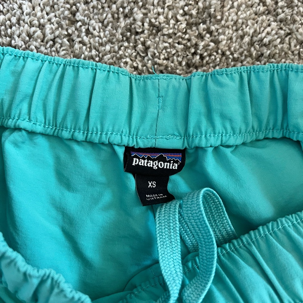 Patagonia Barely Baggies Shorts - Picture 3 of 3